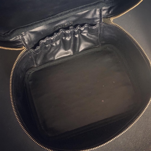 CHANEL Vintage Timeless CC Vanity - Picture 7 of 7